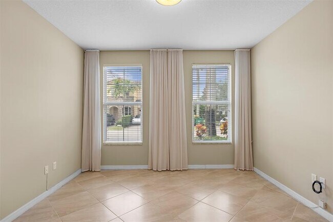 Building Photo - 5224 SW 77th Way