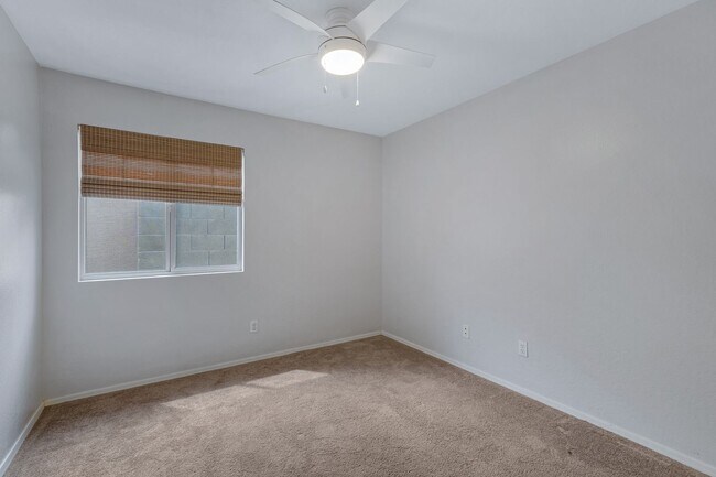 Building Photo - 4 Bedroom/2 Bathroom Remodeled home with S...
