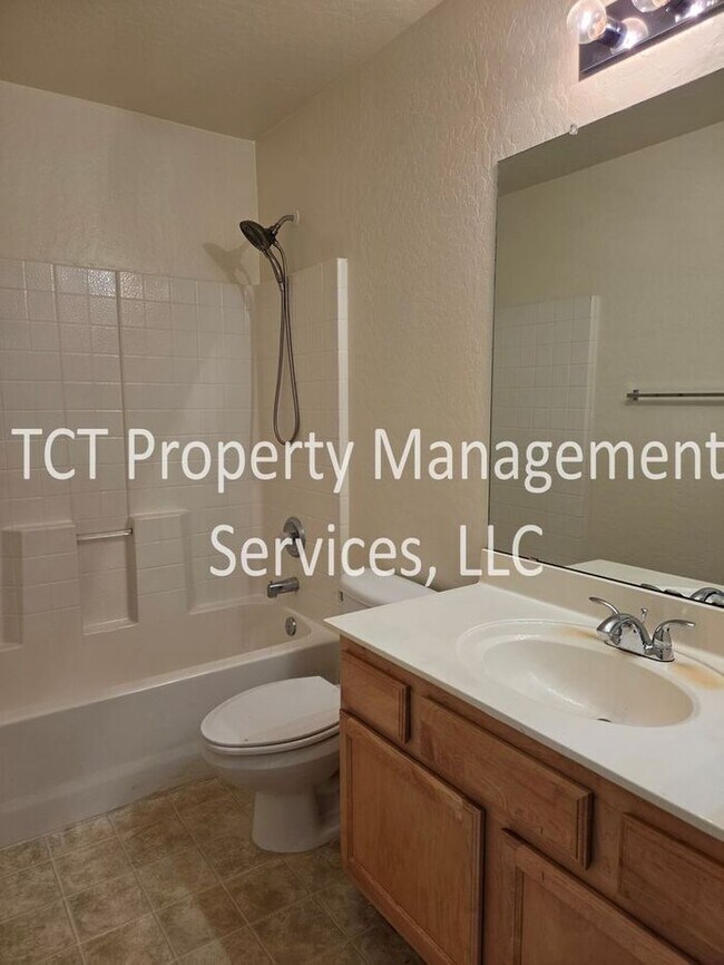 Building Photo - Great 3 Bed, 2 Bath with Open Floor Plan!