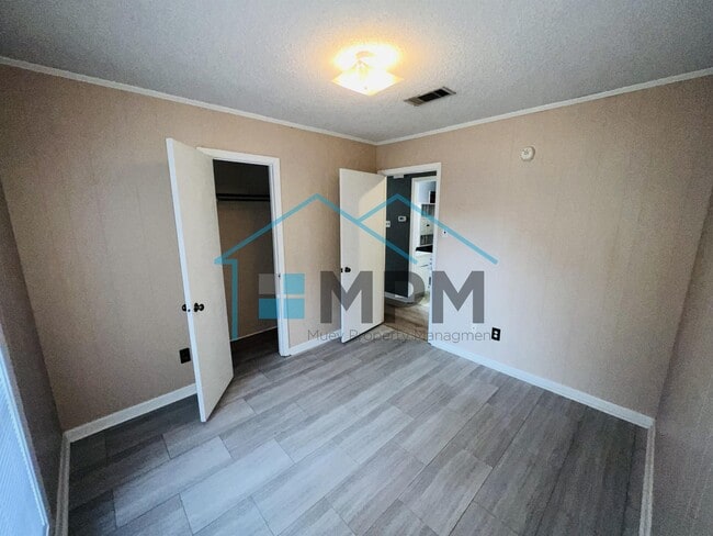Building Photo - 105 Hilltop Dr