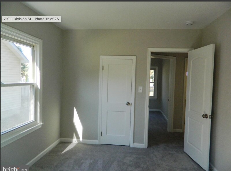 Building Photo - 719 E Division St