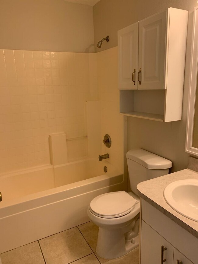 Building Photo - Beautiful 3 Bedroom, 2 Bathroom Home with Lake in Melbourne, FL!