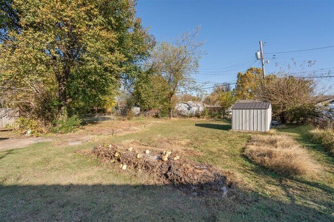 Building Photo - 317 E Key Blvd