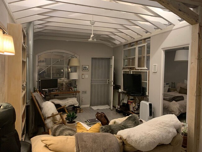 Building Photo - A North Park Gem! Remodeled! One of a kind...