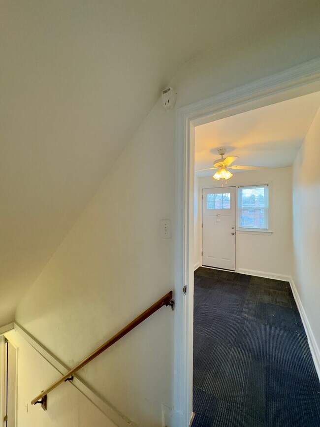 Building Photo - Charming 3 Bedroom/1.5 Bathroom in Yale Heights, MD!
