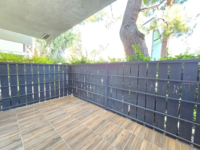 Building Photo - For Rent – 2 Bedroom | 1.5 Bathroom Townho...