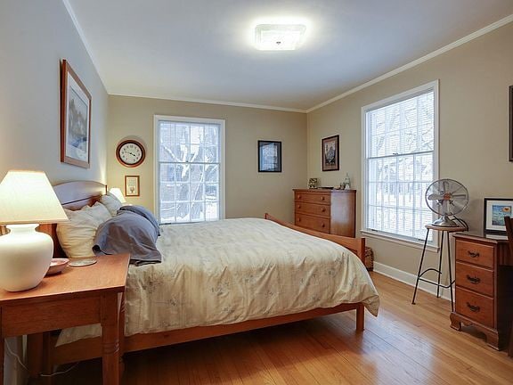 Building Photo - "Charming 3-Bed Home with Granite Elegance...