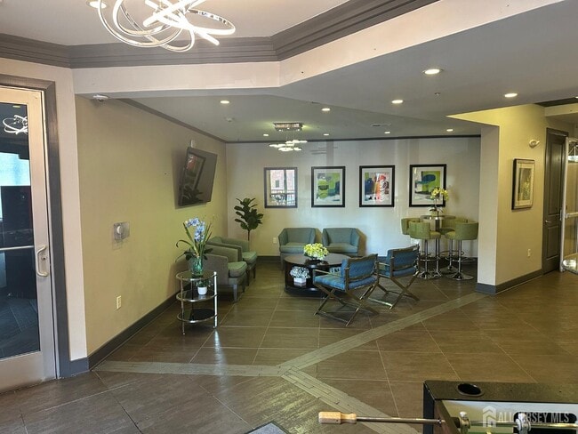 Building Photo - 88 Roosevelt Ave