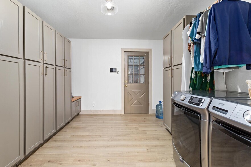 Utility/Laundry - 5885 Woodway Dr