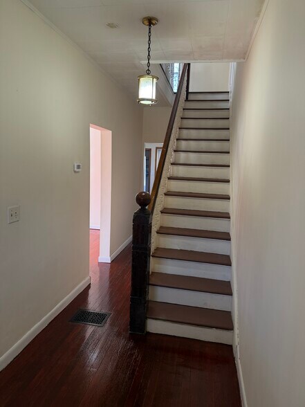 Building Photo - 123 High St