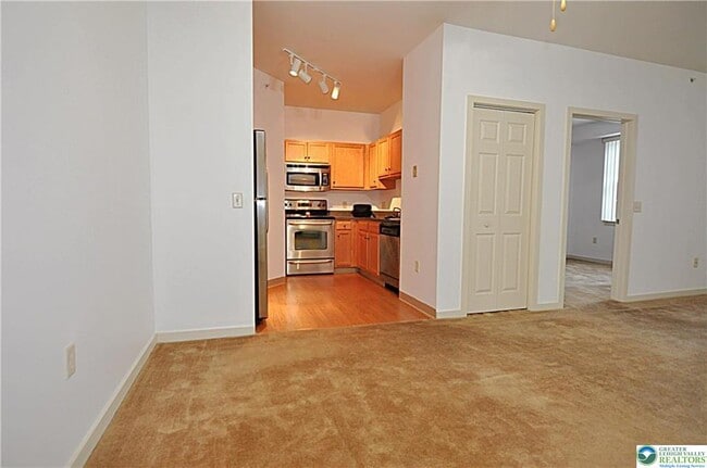 Building Photo - 2121 Hokendauqua Ave