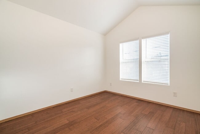 Building Photo - Super clean 3-bdrm/2-bath home in Kenton—C...