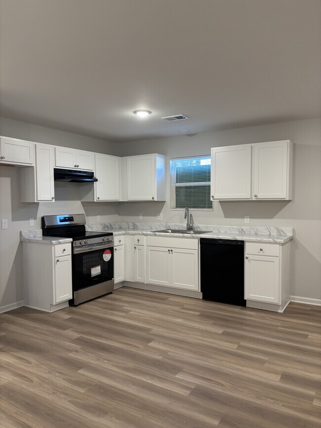 Building Photo - 457 Fernhill Cove
