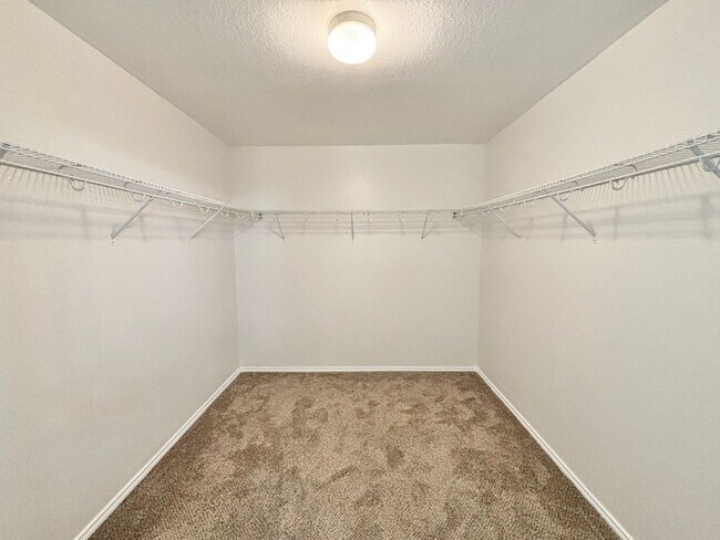 Building Photo - Beautiful 2 Story Home in Hanover Cove!