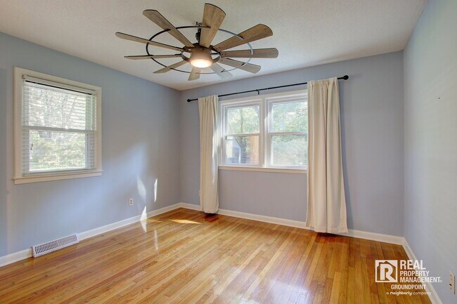 Building Photo - 209 Chucker Dr