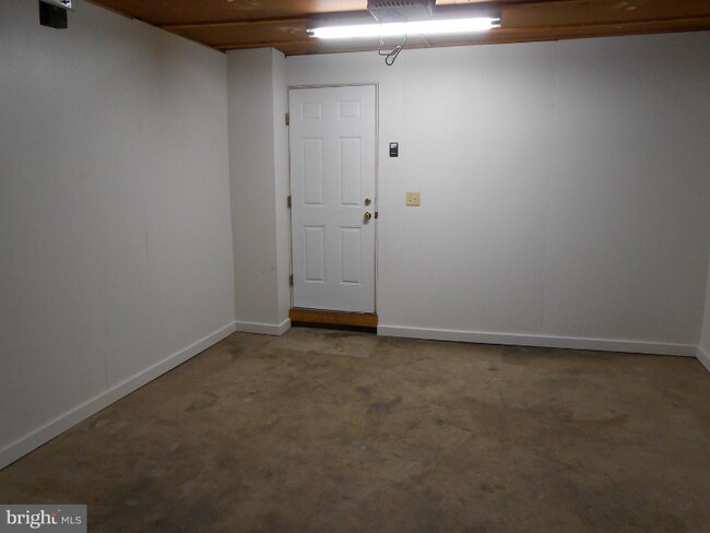 Building Photo - 169 Engle Ln