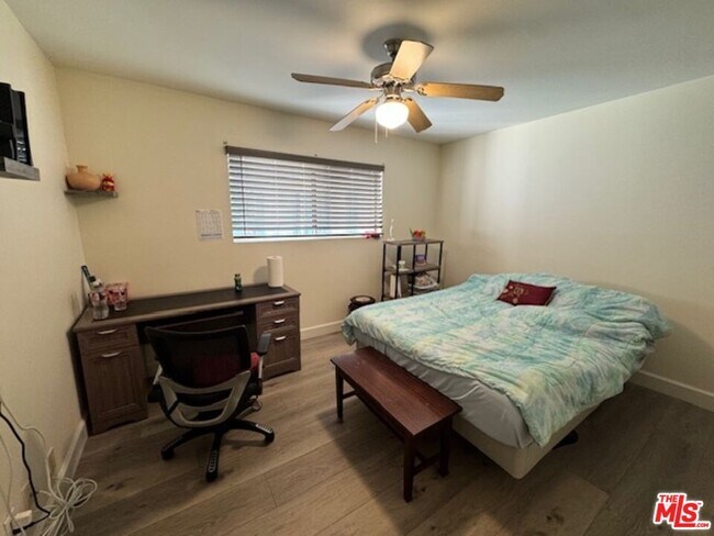 Building Photo - 10982 Roebling Ave