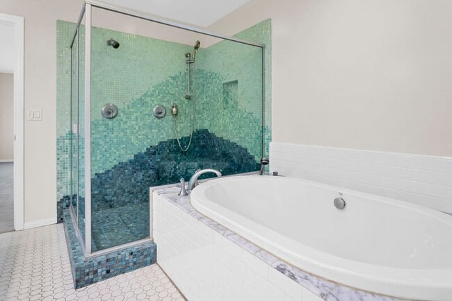 Building Photo - Beautiful detached home in Pacific Beach! ...