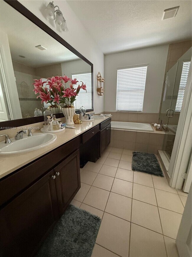 Building Photo - 9823 W 34th Ln