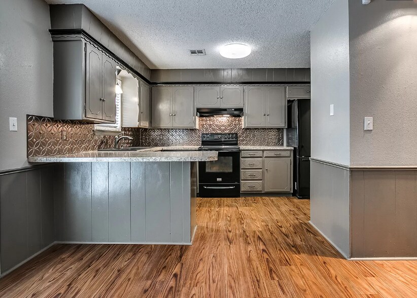 Building Photo - 332 Collier Dr