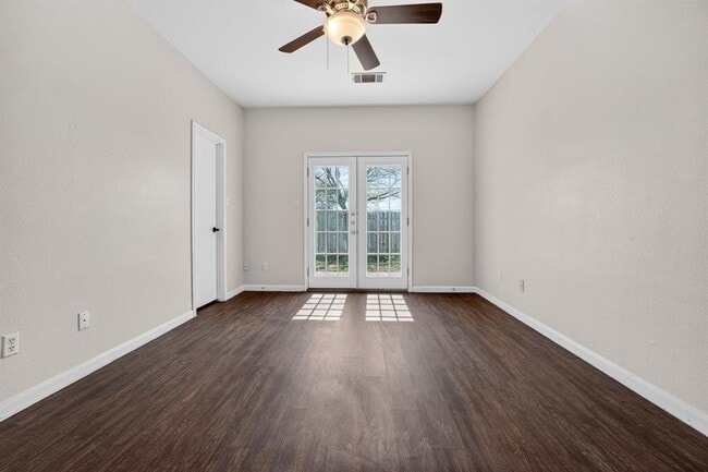 Building Photo - 2831 Southampton Way