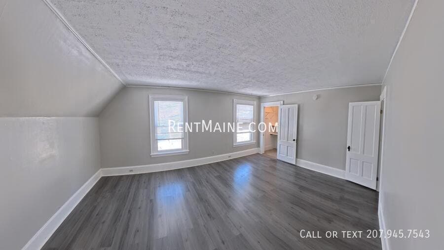 Building Photo - 402 Fourth St. Apt.