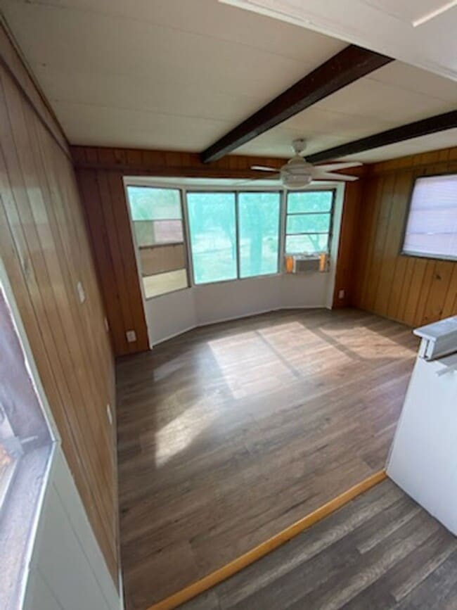 Building Photo - 2 Bed 1 Bath Mobile Home