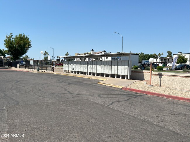 Building Photo - 11666 N 28th Dr