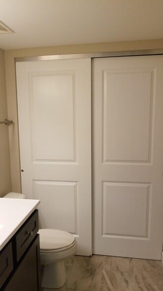 Building Photo - 1469 Village Circle Dr