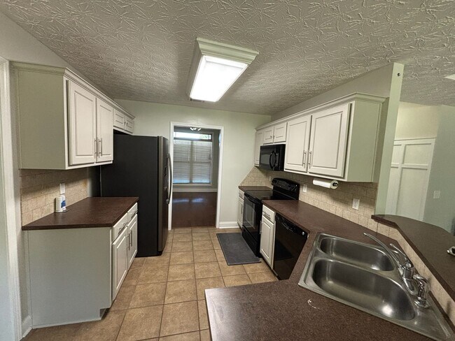 Building Photo - This Cute Home Is Everything You've Been Looking For! In A Quiet Subdivision With No Hoa