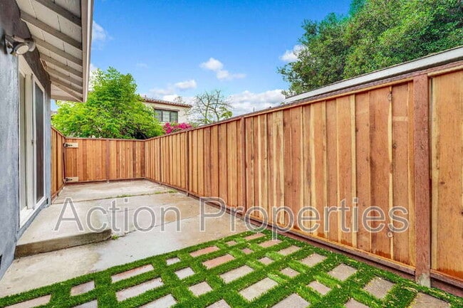 Building Photo - 681 S 13th St