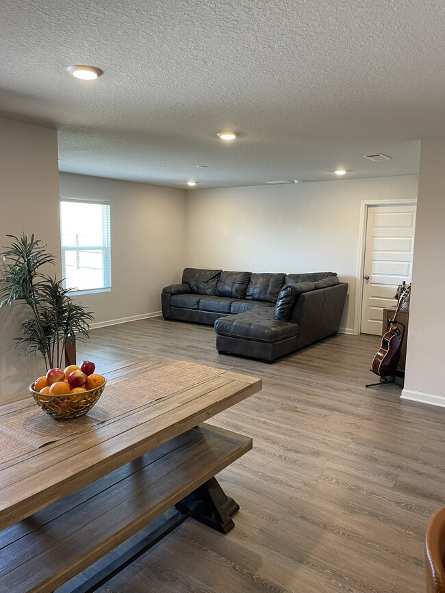 Building Photo - 5240 Peach Dr