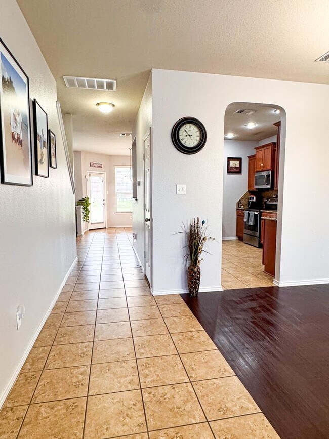 Building Photo - 9503 Adeel Dr