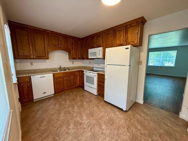 Interior Photo - 1343-MF18-E2