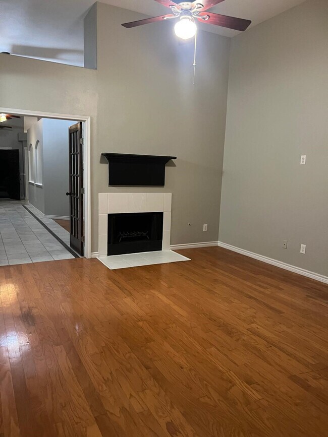 Building Photo - 8114 Lantana Dr