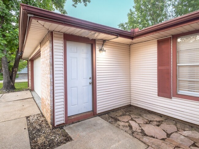 Building Photo - 6542 Bridgegate Dr