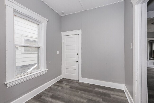 Building Photo - 2307 Garden Ave