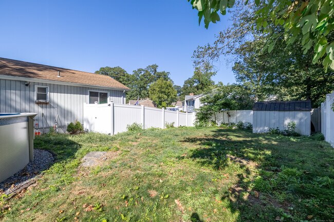Building Photo - 90 Village Ln