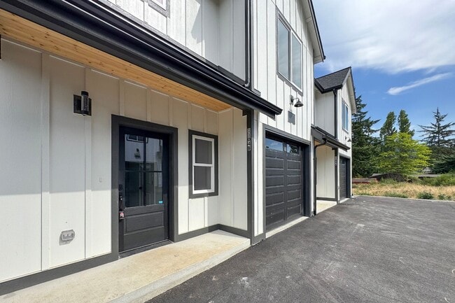 Building Photo - 1106 W Lauridsen Blvd