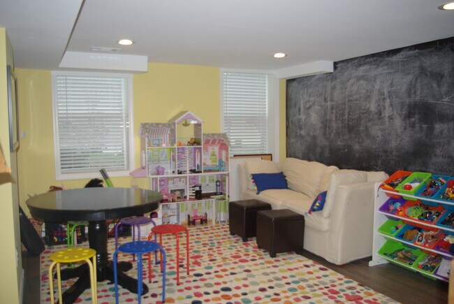 Building Photo - 24 Sevier St