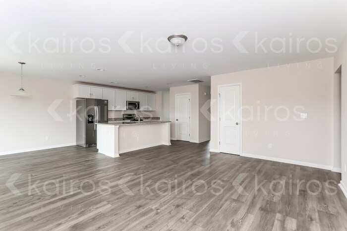 Building Photo - 20 Red Oak Dr.