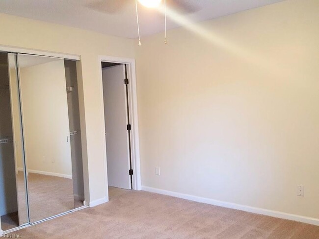 Building Photo - 10 Tamarisk Quay