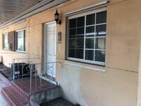 Building Photo - 751 SW 10th St