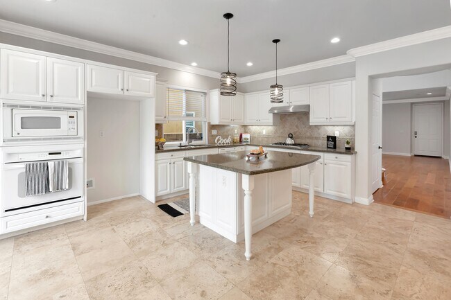 Building Photo - 132 Spring Valley