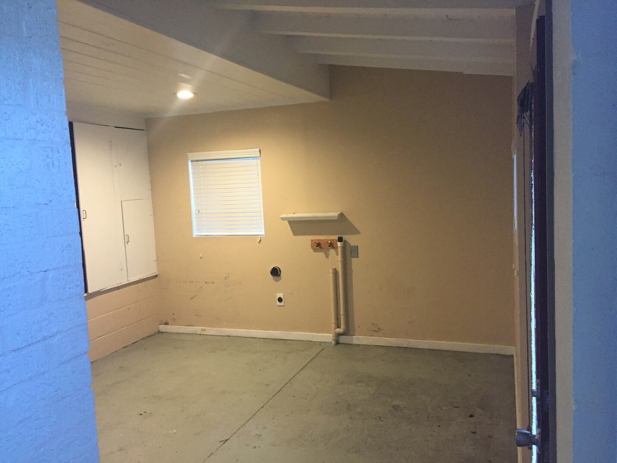 Building Photo - 512 Williams Ave