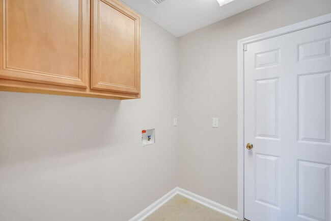 Building Photo - 125 Hopeland Dr