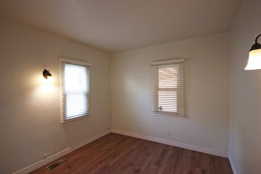 Building Photo - 2350 Marengo Ave