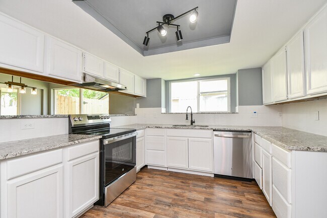 Building Photo - 17022 Quail Park Dr