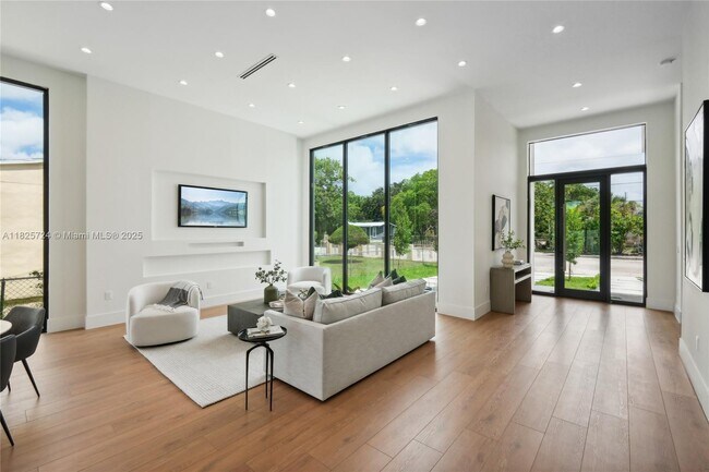 Building Photo - 424 NW 43rd St