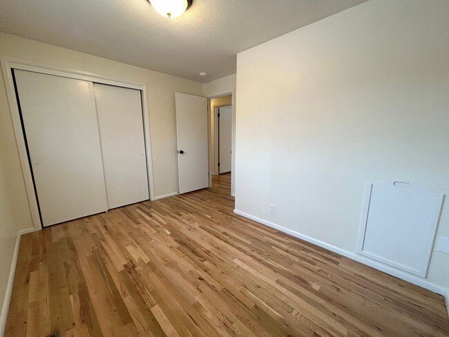 Building Photo - Newly Renovated 3 Bedroom 1 Bathroom Home ...